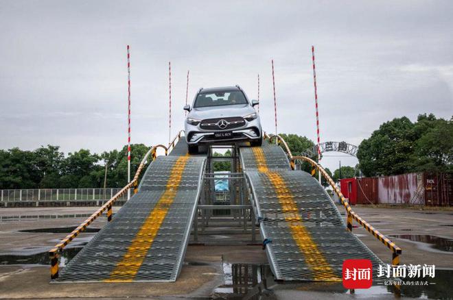 全新奔驰GLC试驾体验同级智能与豪华标杆(图10)