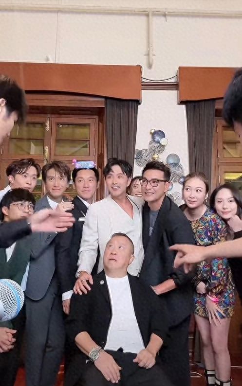 香港这一夜世态炎热、资本为大让TVB百位明星表现的淋漓尽致