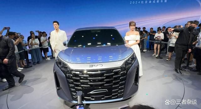 比亚迪推出一款高端新车!全新MPV夏亮相成都(图1)